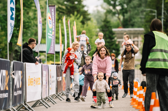 Стартують найменші учасники - ті, кому від 1 до 6 років
