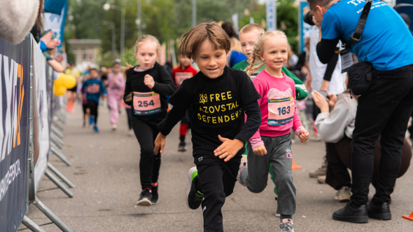 5-річний Дмитро Даневич  біг в пам'ять про свого дыдуся, військового льотчика, який загинув