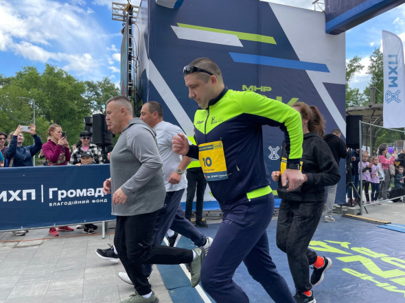 На трасу виходять військові й ветерани, частина з яких бігтиме з протезами