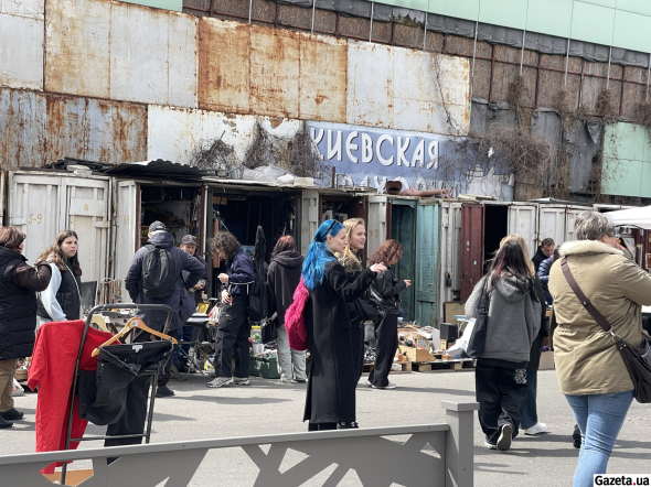 Серед покупців багато молоді