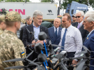 Петро Порошенко разом із західними політиками зустрівся в Одесі з військовими і передав їм партію дронів та техніки