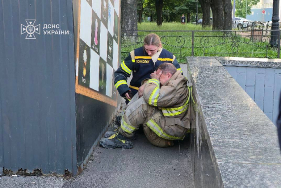 В результате атаки РФ на Киев погибли трое спасателей, девять раненых