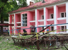 РФ вдарила авіабомбами по Дитячій залізниці у Харкові: є загибла, багато поранених