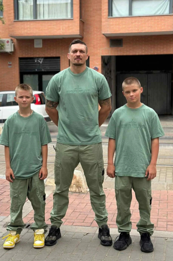 Олександр Усик з синами