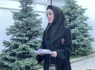 Анастасия Гусь рассказывает посетителям историю Лавры