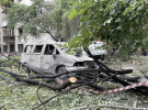 Пожежа після вибуху знищила кілька авто біля входу до будинку