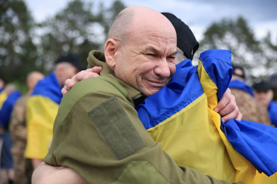 "Наши люди возвращаются домой из российского плена" - состоялся очередной обмен с РФ