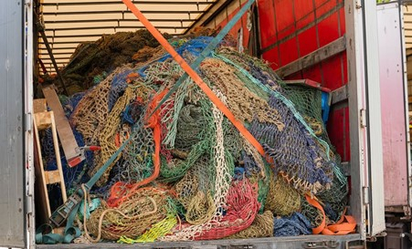 Антидронові сітки використовують для створення маскувальних тунелів, які закривають позиції, техніку та особовий склад від ворожих FPV-дронів