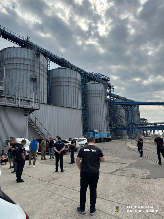 Поліцейські ліквідували злочинну групу, яка незаконно заволоділа  млн іноземних інвестицій