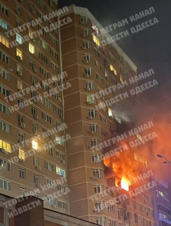 Ворожий дрон влетів у житловий будинок