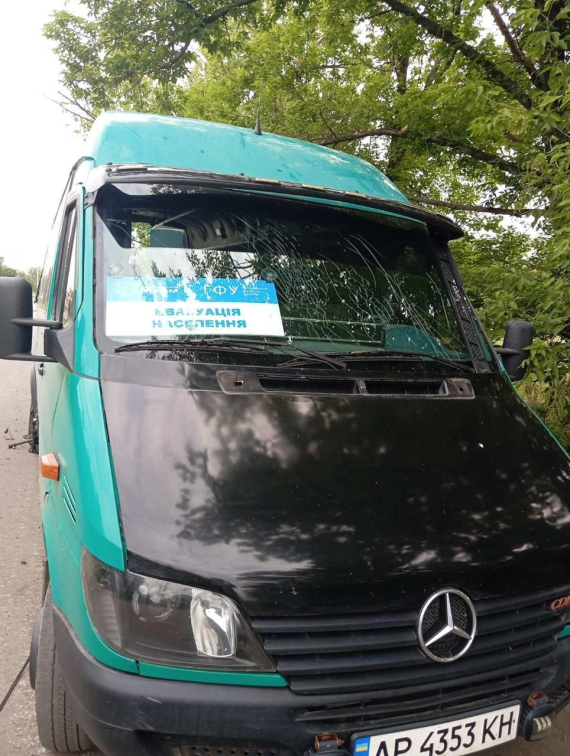Російський дрон атакував евакуаційний автобус на Дніпропетровщині