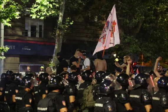 Протести знову охопили Сербію