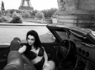 Анна Трінчер влаштувала яскраву фотосесію у Парижі