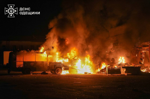 Вогонь накрив Одесу після обстрілу: жертви, згоріли будинки та масштабні руйнування