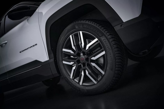 Jeep бросил вызов RAV4: новый Compass получит электроверсию и необычный дизайн