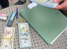 Во время получения средств оба были задержаны
