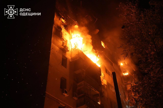 РФ атакувала Одесу безпілотниками: є влучання у багатоповерхівку 