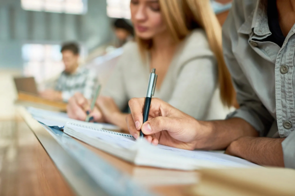 Програма Free Student спрощує процес вступу та навчання, пропонуючи спеціальні мовні курси для студентів, які бажають навчатися в Словаччині
