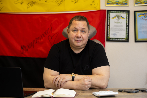 Бизнесмен Олег Митрохин предложил министру обороны Денису Шмыгалю отказаться от использования "закрытых рамочных соглашений" при закупках вещевого обеспечения для армии.