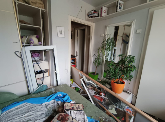 Квартира Наталии Мазиной и ее мужа Дмитрия сокрушена после ужасного ночного массированного удара по Киеву. Супруги нуждаются в помощи