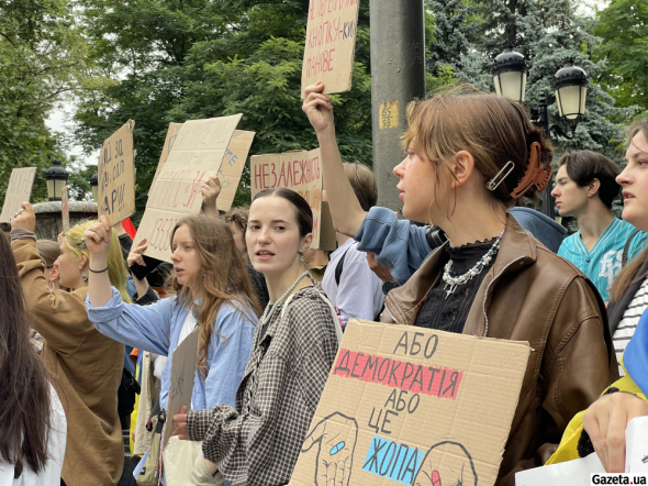 Сотні українців вимагали у Верховної Ради повернути незалежність для НАБУ і САП