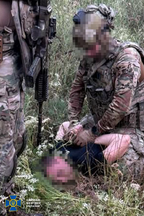 После вербовки он получил задание от куратора собирать конкретные геолокации для дронового удара РФ по городу.