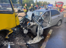 В Деснянском районе Киева в результате столкновения легкового автомобиля Hyundai с маршрутным такси "Богдан" пострадала водитель легковушки