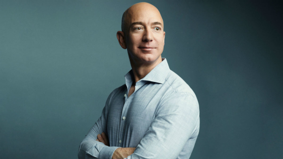 Джефф Безос основал Amazon в 1994 году, превратив его в одну из крупнейших компаний в мире.