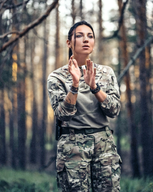 Марина МІРЗАЄВА, 28 років, історикиня і військова. Народилася 2 листопада 1996-го в Боярці на Київщині. Батько – підприємець, мати – фінансистка. Закінчила історичний факультет Київського національного університету імені Тараса Шевченка. Аспірантка Інституту української археографії та джерелознавства імені Михайла Грушевського Національної академії наук. Після мобілізації до війська – в академвідпустці. Працювала в Національному музеї історії України та Всеукраїнському молодіжному центрі. Була директоркою з розвитку туристичної компанії ”Феєрія мандрів” та експерткою Українського культурного фонду. Засновниця історично-музичного фестивалю ”Під покровом Тризуба”. Співзасновниця громадської організації ”Валькірія”. У жовтні 2022-го мобілізувалася до Третьої окремої штурмової бригади Збройних сил України. Начальниця групи гуманітарної підготовки та інформаційного забезпечення відділення психологічної підтримки. Молодша лейтенантка. Авторка книжки ”Жінки свободи”. Співавторка науково-популярних збірок ”Лісові хлопці”, ”Країна жіночого роду”. Псевдонім – Марі Мамайка. Незаміжня. Улюблені романи ”Холодний Яр” Юрія Горліса-Горського та ”Нестерпна легкість буття” Мілана Кундери. Фільм – ”Холодна війна” Павела Павліковського. Слухає гурти Wardruna, Danheim і ”ДК Енергетик”