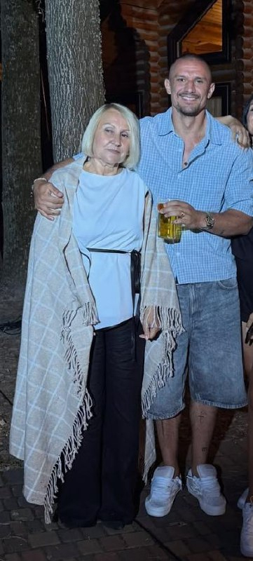 Літній лук із морським вайбом, що поєднує свободу руху й стиль без зайвих зусиль