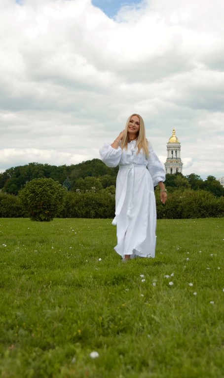 Від дитячих років у театральній родині до гастролей під час війни: Ольга Сумська зустрічає 59-й день народження з вдячністю і незламною вірою в життя