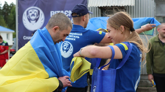 До України повернулися військові з Маріуполя та журналісти, викрадені у 2022-2023 роках