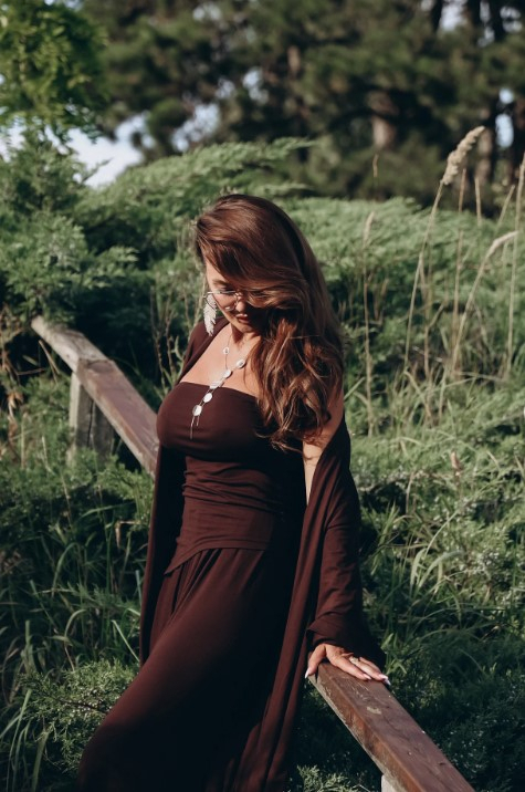 Анна Саліванчук поділилася своїми роздумами про нещастя, назвавши його - легким шляхом. На її думку, бути щасливою - це щоденна робота над собою, вибір, що потребує внутрішньої сили та відповідальності