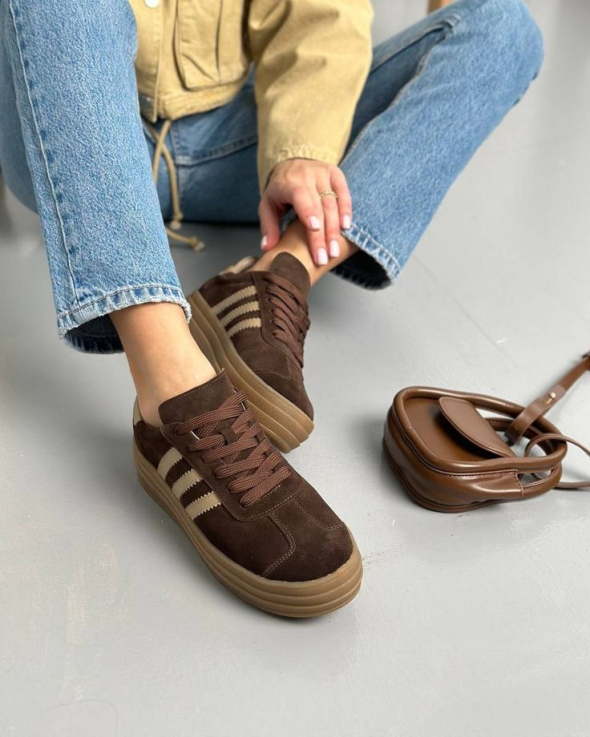 Ностальгія у кожному кроці. Кросівки 70-х повертають легкість у міський ритм