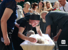 Втрати, які неможливо пробачити: у Києві поховали молоду маму й її дитину