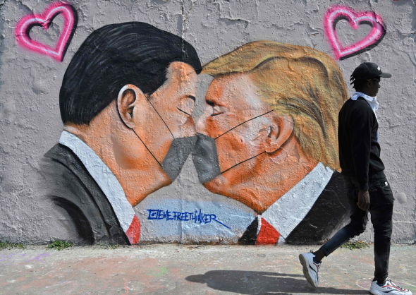Розчарувавшись у можливості «відтягнути» Росію від Китаю, Трамп погрожує Путіну, але не Сі
