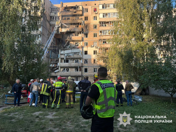 В Киеве двое погибших и 20 пострадавших в результате вражеской атаки РФ. Спасательные работы продолжаются