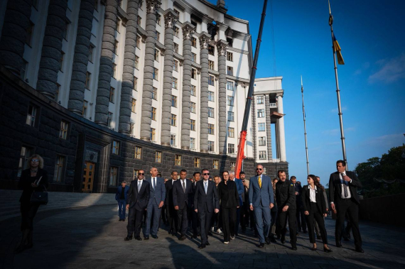 Міжнародним дипломатам показали наслідки російського удару по Кабміну