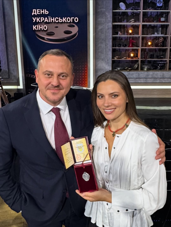 Антонина Хижняк, звезда сериала "Поймать Кайдаша", получила звание Заслуженной артистки Украины, поблагодарила за поддержку и посвятила награду коллегам, которые защищают страну
