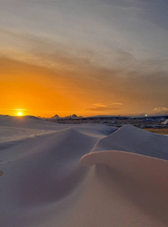 Украинские полярники зафиксировали удивительное явление – застывшие снежные волны