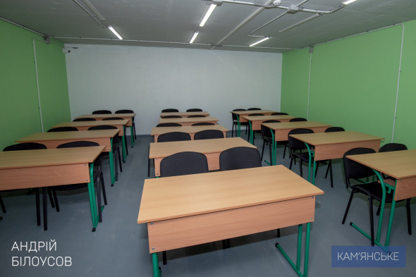 Учебный класс в укрытии гимназии №12 в Каменском