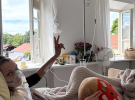 Белла Хадид попала в больницу из-за обострения болезни Лайма, поделилась эмоциональными фото из палаты и получила волну поддержки от поклонников