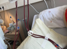 Белла Хадид попала в больницу из-за обострения болезни Лайма, поделилась эмоциональными фото из палаты и получила волну поддержки от поклонников