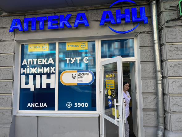 Фармацевти приходять на роботу значно раніше відкриття аптеки