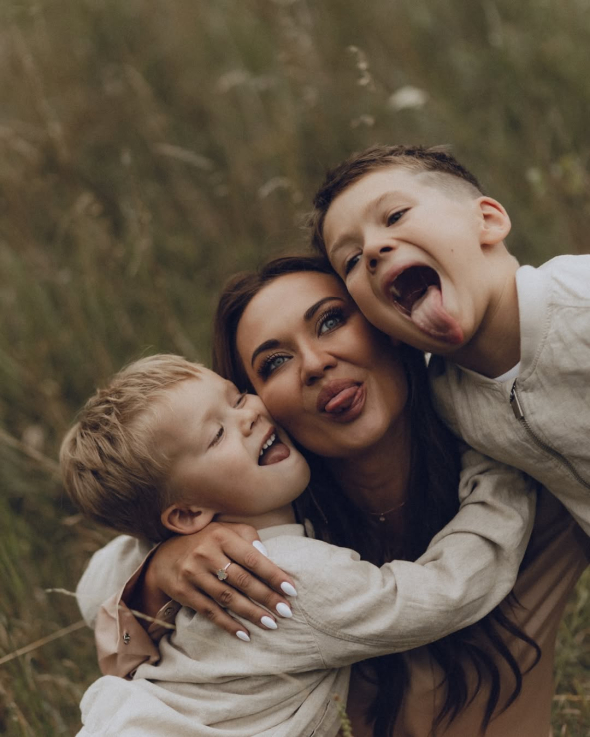 Артистка виховує двох синів - Гліба та Нікіту