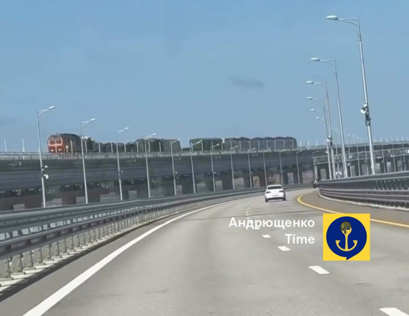 Окупанти відновили військове сполучення Кримським мостом