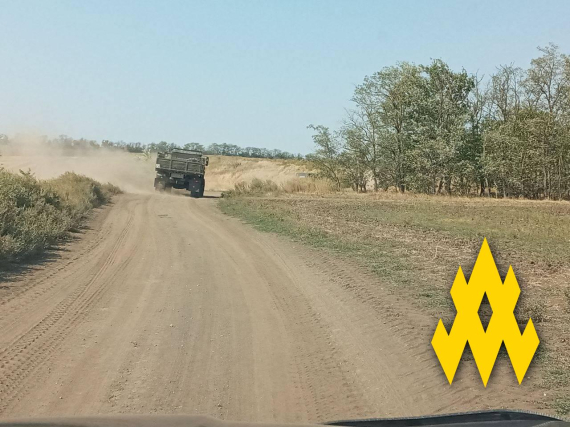 Російські війська поспіхом перевозять боєприпаси після атаки