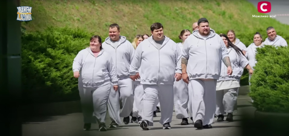 Gazeta.ua зібрала фото учасників нового сезону "Зважених та щасливих", які розпочали шлях трансформації з екстремального випробування на висоті