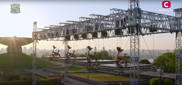 Gazeta.ua зібрала фото учасників нового сезону "Зважених та щасливих", які розпочали шлях трансформації з екстремального випробування на висоті