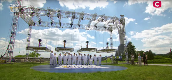 Gazeta.ua зібрала фото учасників нового сезону "Зважених та щасливих", які розпочали шлях трансформації з екстремального випробування на висоті